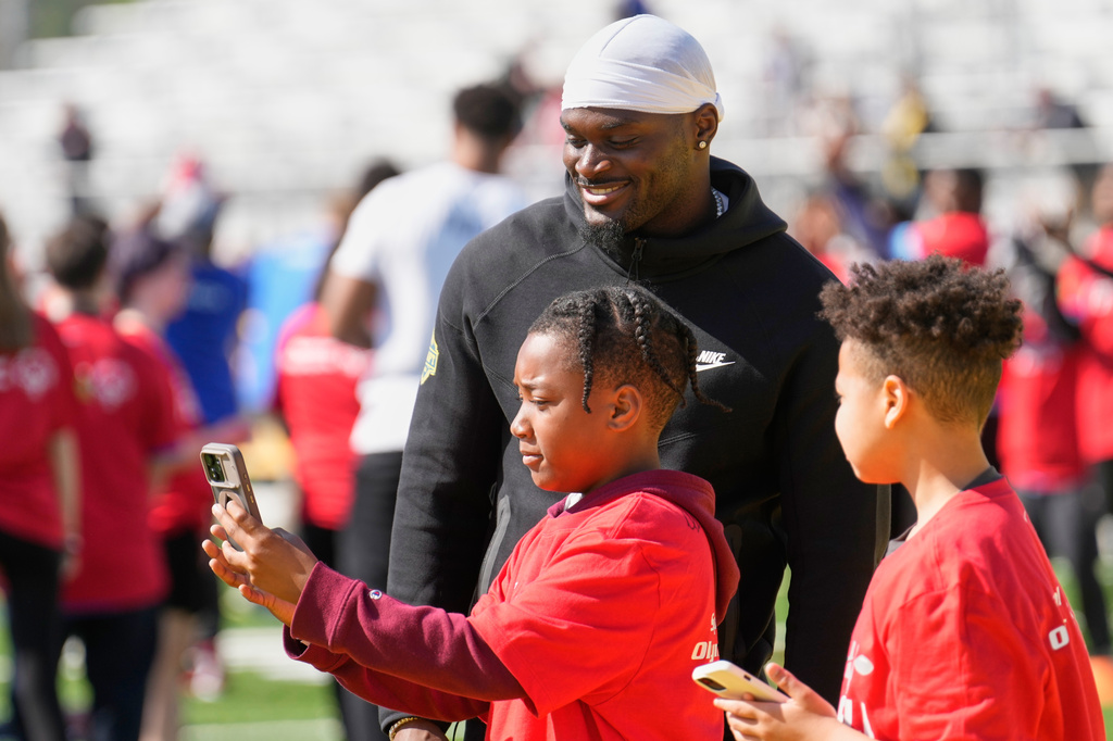 Jeremiyah Love, Notre Dame Running back, works with local youth football players and Special Olympics athletes during the league's annual prospect clinic ahead of the NFL football draft Wednesday,April 22, 2026, in Pittsburgh. (AP Photo/Sue Ogrocki)