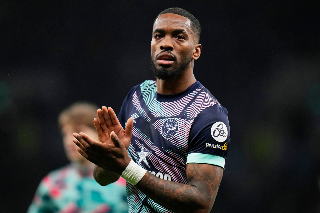 FILE - Brentford's Ivan Toney applauds fans after the English Premier League soccer match between Tottenham Hotspur and Brentford at the Tottenham Hotspur Stadium in London, Jan. 31, 2024. (AP Photo/Alastair Grant, File)