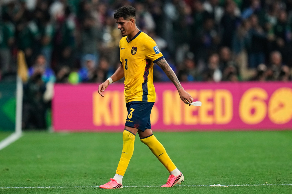 Ecuador's Piero Hincapie leaves the pitch after receiving a red card during the World Cup round of 32 soccer match against Mexico in Mexico City, Tuesday, June 30, 2026. (AP Photo/Ricardo Mazalan)