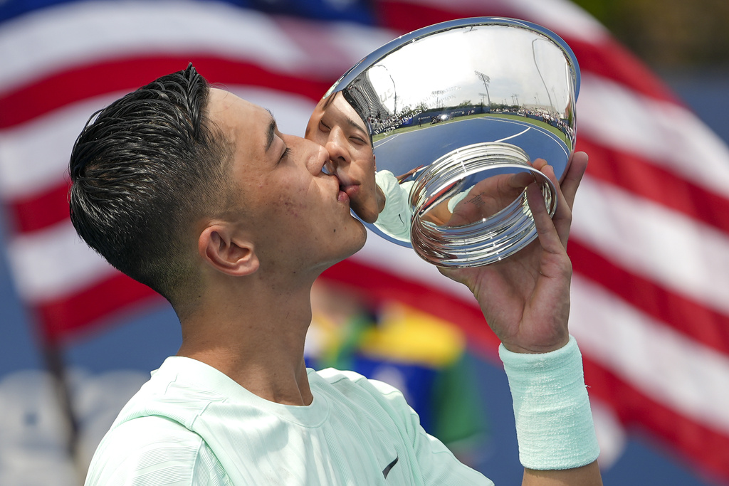 Tokito Oda, of Japan, kisses the championship trophy after defeating Gustavo Fernandez, of Argentina, in the wheelchair men's singles final of the U.S. Open tennis championships, Saturday, Sept. 6, 2025, in New York. (AP Photo/Frank Franklin II)