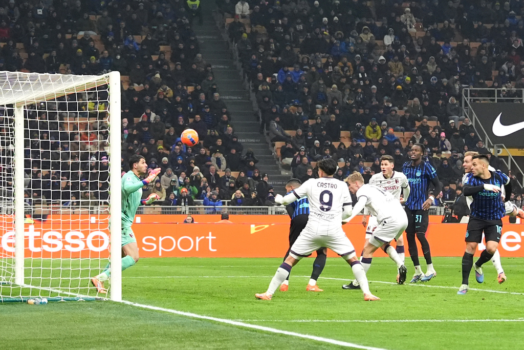 Inter Milan's Lautaro Martinez, right, scores his side's second goal during the Italian Serie A soccer match between Inter and Bologna in Milan, Italy, Sunday, Jan. 4, 2026. (Spada/LaPresse via AP)
