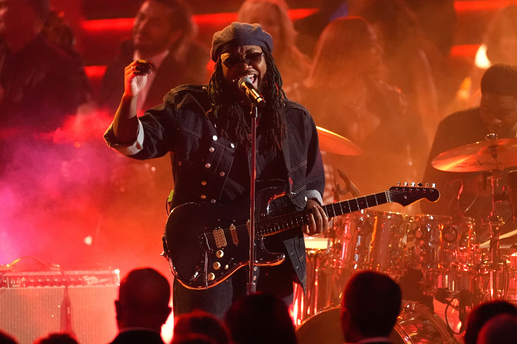 FILE - Leon Thomas performs "Mutt" during the 68th annual Grammy Awards, Feb. 1, 2026, in Los Angeles. (AP Photo/Chris Pizzello, File)