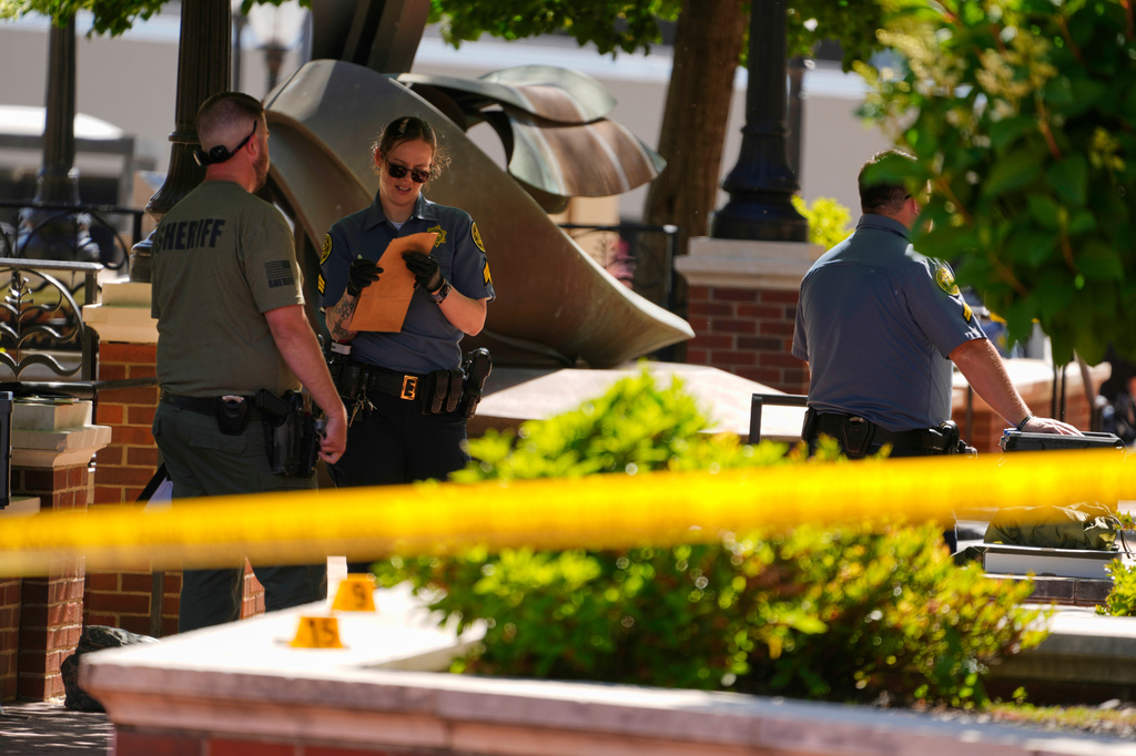 Sheriff's deputies investigate a shooting scene outside the Montgomery County Courthouse, Wednesday, May 13, 2026, in Clarksville, Tenn. (AP Photo/George Walker IV)