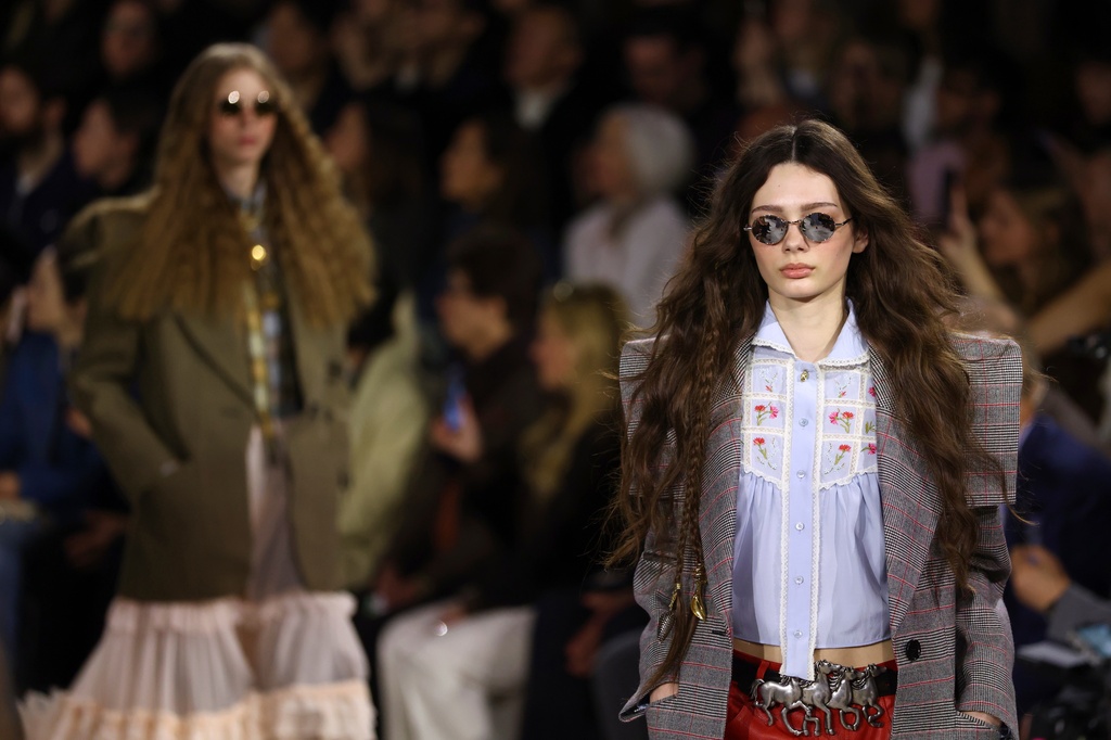 A model wears a creation from the Chloe Fall/Winter 2026-2027 Women's collection presented in Paris, Thursday, March 5, 2026. (AP Photo/Tom Nicholson)