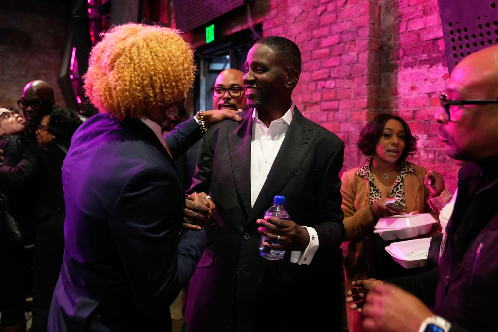 Detroit mayoral candidate Solomon Kinloch, center, talks to attendees during an election night watch party on Tuesday, Nov. 4, 2025, in Detroit. (AP Photo/Ryan Sun)