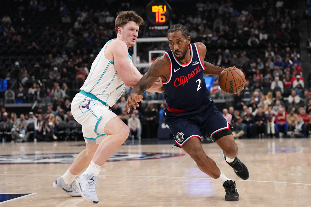 Los Angeles Clippers forward Kawhi Leonard (2) works around Charlotte Hornets guard/forward Kon Knueppel (7) during the first half of an NBA basketball game Monday, Jan. 12, 2026, in Inglewood, Calif. (AP Photo/Jae C. Hong)
