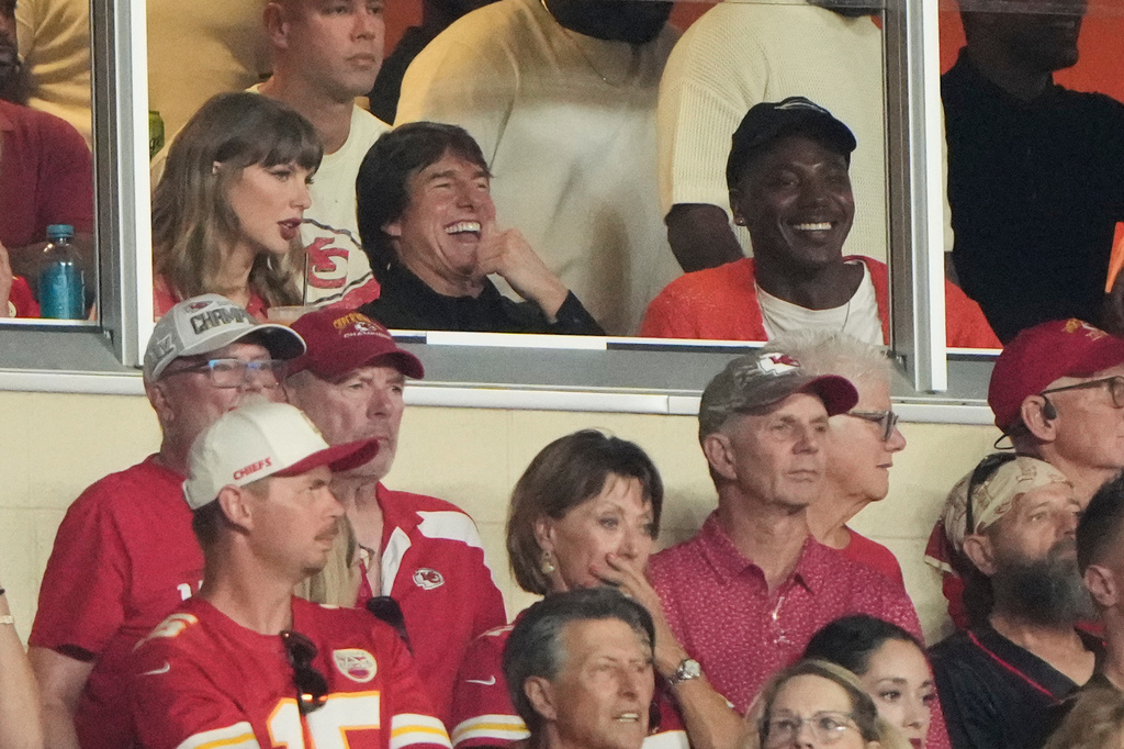 Taylor Swift, left, sits with Tom Cruise, center, while watching the first half of an NFL football game between the Kansas City Chiefs and the Denver Broncos, Monday, Sept. 14, 2026, in Kansas City, Mo. (AP Photo/Charlie Riedel)