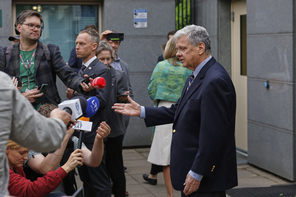 U.S. Presidential envoy John Coale, right, speaks to journalists outside the U.S. Embassy in Vilnius, Lithuania, Thursday, Sept. 11, 2025, ahead of the arrival of released prisoners from Belarus. (AP Photo/Mindaugas Kulbis)