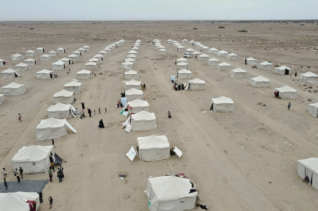 Tents are lined up in the Al-Firdaws camp for displaced Yemenis in Ras Imran, on the western outskirts of Aden, Yemen, Thursday, Sept. 17, 2026. (AP Photo/Abdulnasser Alseddik)