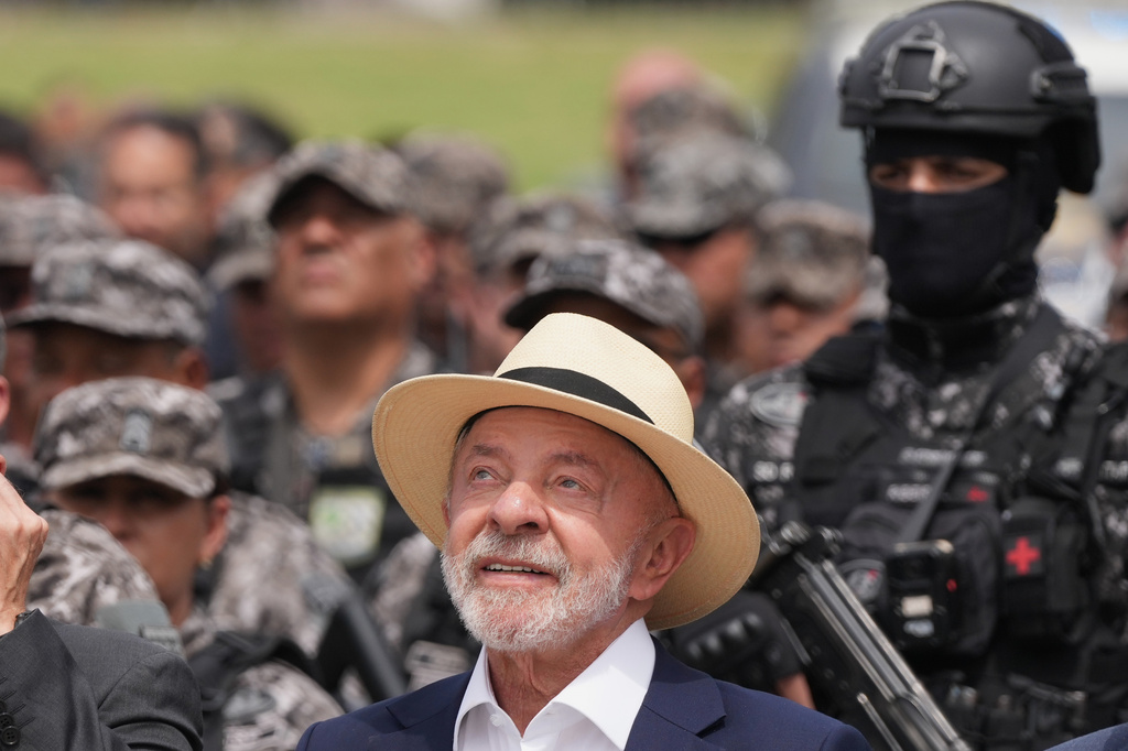 Brazilian President Luiz Inacio Lula da Silva poses for photos during a ceremony to announce a new security plan to combat organized crime in Rio de Janeiro, Friday, Sept. 18, 2026. (AP Photo/Silvia Izquierdo)