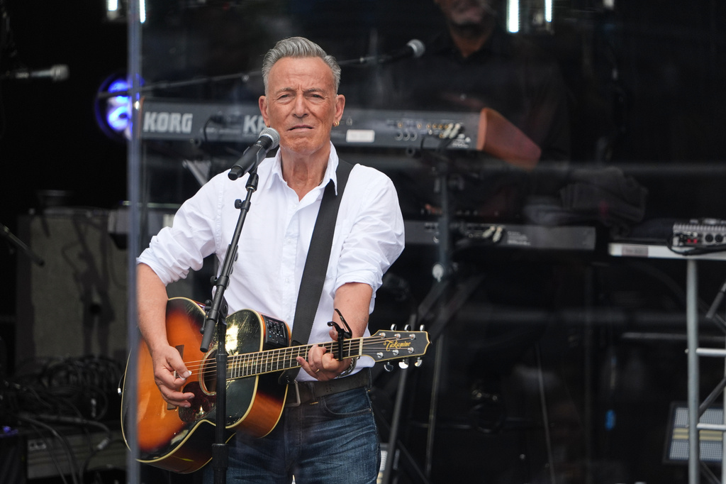 Bruce Springsteen performs during the dedication ceremony for the Obama Presidential Center, Thursday, June 18, 2026, in Chicago. (AP Photo/Jeff Roberson)