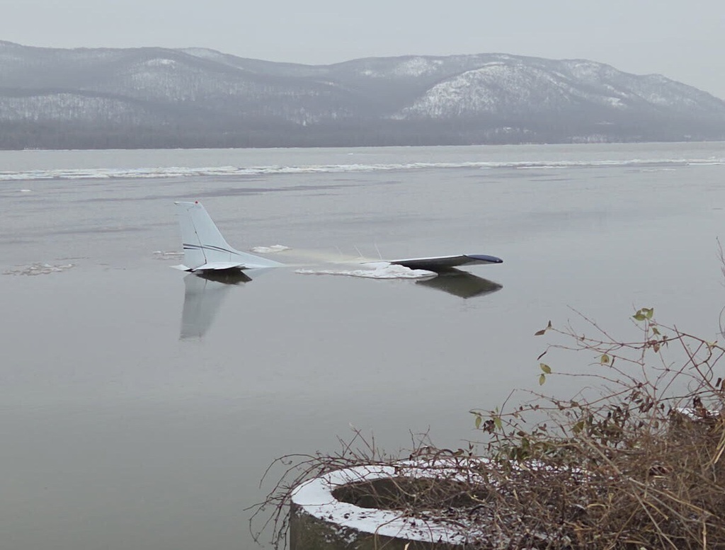 In this photo provided by the New York State Police, a single-engine Cessna 172 sits in the frigid Hudson River in Newburgh, N.Y., on Tuesday, March 3, 2026, after the pilot attempted an emergency landing Monday evening. (New York State Police via AP)