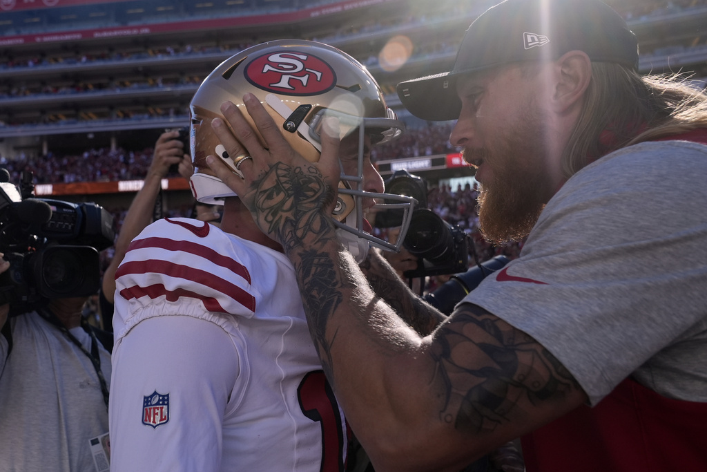 San Francisco 49ers kicker Eddy Piñeiro, left, celebrates with George Kittle after his game-winning field goal after an NFL football game against the Arizona Cardinals, Sunday, Sept. 21, 2025, in Santa Clara, Calif. (AP Photo/Godofredo A. Vásquez)