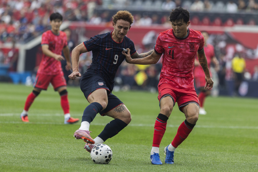 United States' Josh Sargent, left, battles for the ball against South Korea's Kim Min-jae, right, during a friendly soccer match at Sport Illustrator Stadium on Saturday, Sept. 6, 2025, in Harrison, N.J. (AP Photo/Andres Kudacki)