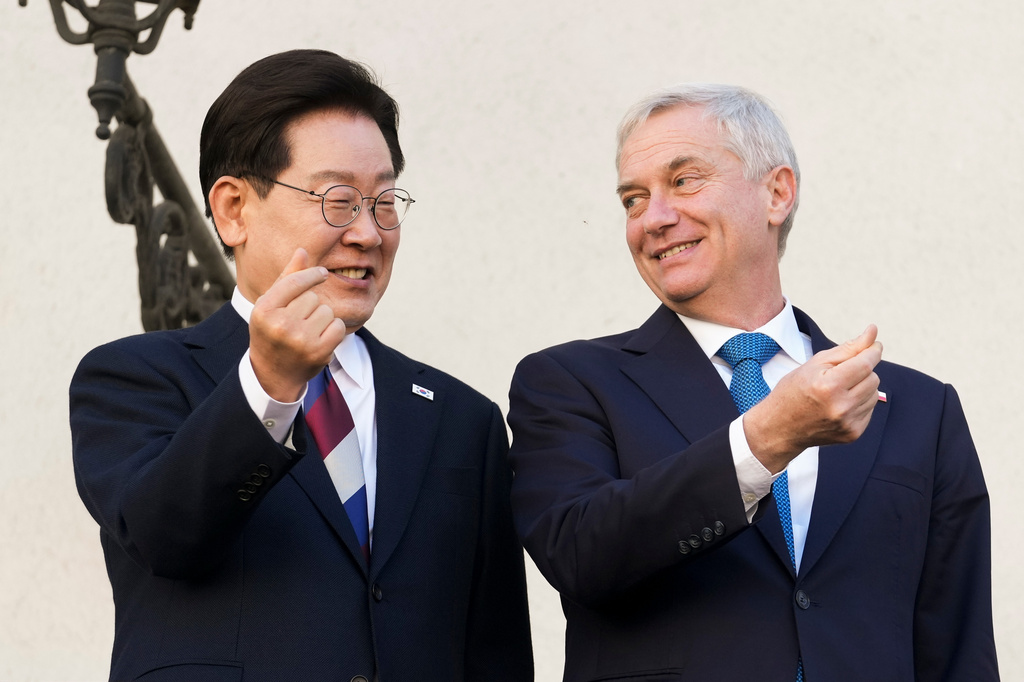 South Korea's President Lee Jae-myung, left, and Chile's President Jose Antonio Kast gesture to the press at La Moneda palace in Santiago, Chile, Thursday, July, 30, 2026. (AP Photo/Esteban Felix)