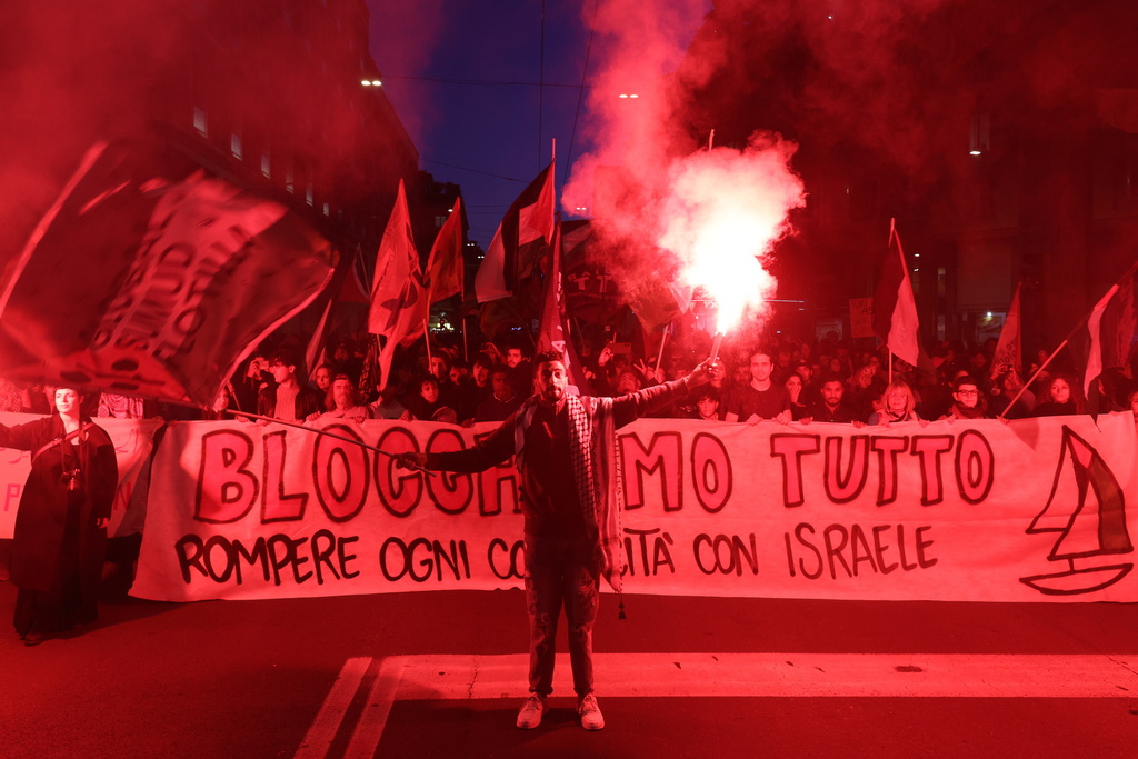 Protesters rally during protests, Thursday, Oct. 2, 2025, in Bologna, Italy, after a Global Sumud Flotilla carrying aid to Gaza was intercepted by Israel. (Guido Calamosca/LaPresse via AP)