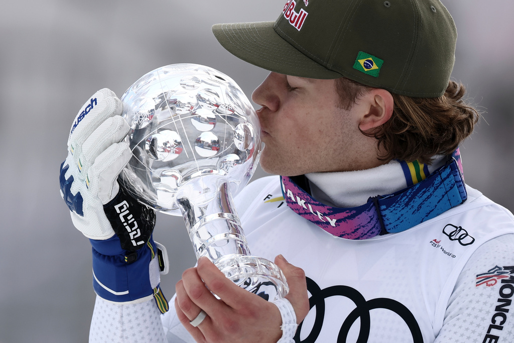 Brazil's Lucas Pinheiro Braathen kisses the globe trophy for the alpine ski, men's giant slalom discipline title, at the Lillehammer World Cup Finals, in Hafjell, Norway, Tuesday, March 24, 2026. (AP Photo/Gabriele Facciotti)