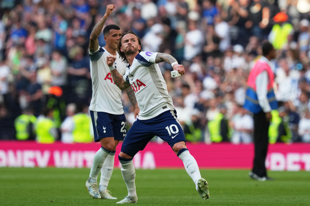 Tottenham's James Maddison celebrates after beating Everton during the English Premier League soccer match in London, England, Sunday, May 24, 2026. (AP Photo/Frank Augstein)