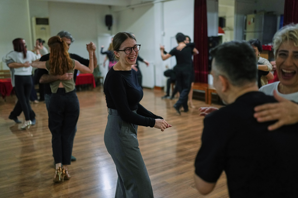 Turkish tango teacher Emine Tezgin Ozdemir talks to students during a class at Tango Noa in Istanbul, Turkey, Monday, Jan. 12, 2026. (AP Photo/Francisco Seco)