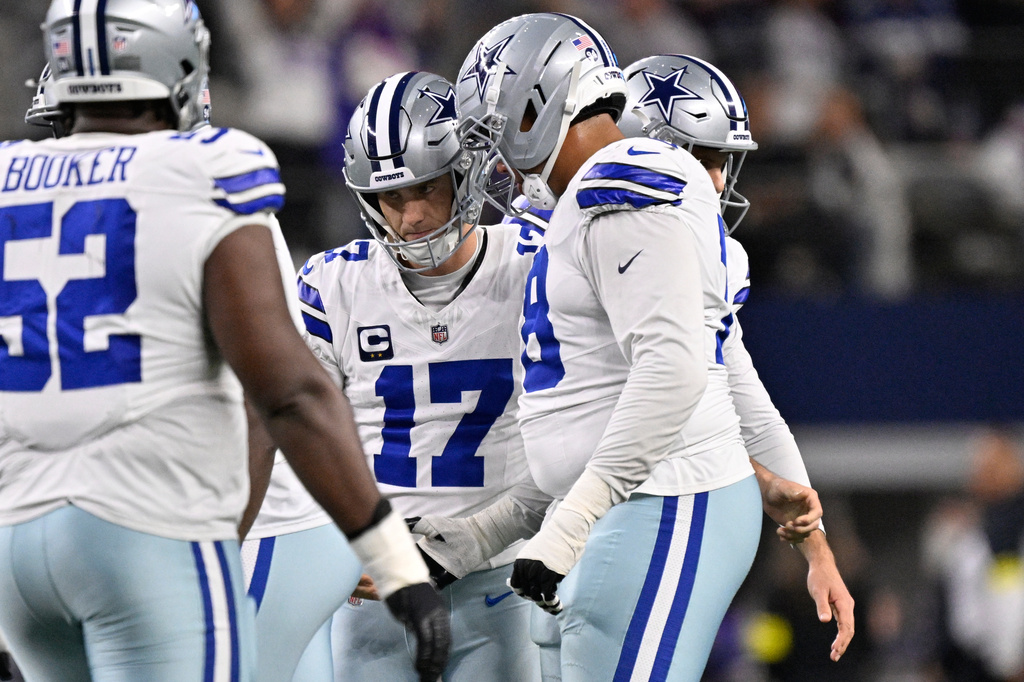 Teammates console Dallas Cowboys place kicker Brandon Aubrey (17) after a missed field goal during the first half of an NFL football game against the Minnesota Vikings Sunday, Dec. 14, 2025, in Arlington, Texas. (AP Photo/Jerome Miron)