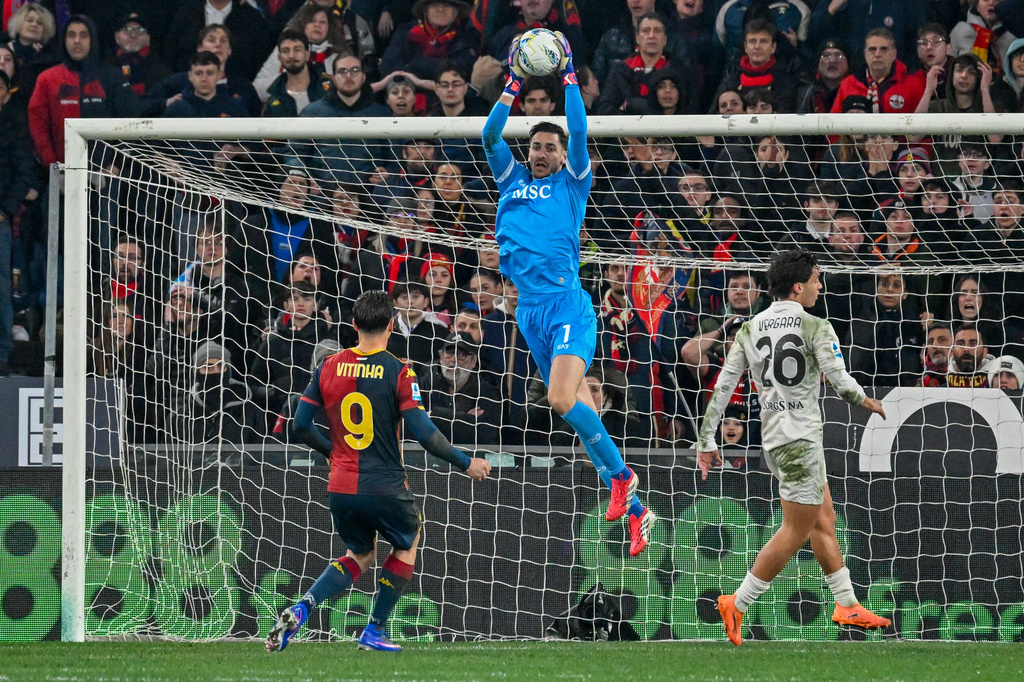 Napoli's goalkeeper Alex Meret catches the ball during the Serie A soccer match between Genoa and Napoli, Saturday, Feb. 7, 2026, Genoa, Italy. (Tano Pecoraro/LaPresse via AP)