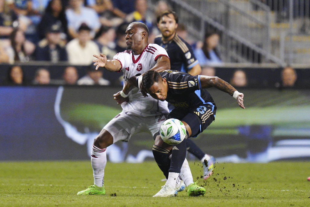 Toronto FC's Deybi Flores, left, and Philadelphia Union's Jesús Bueno, front right, battle for the ball during the second half of an MLS soccer match, Saturday, Aug. 9, 2025, in Chester, Pa. (AP Photo/Derik Hamilton)