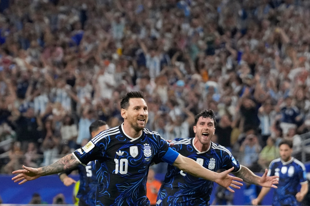 Argentina's Lionel Messi (10) celebrates scoring his side's 3rd goal during the World Cup Group J soccer match between Jordan and Argentina in Arlington, Texas, near Dallas, Saturday, June 27, 2026. (AP Photo/Tony Gutierrez)