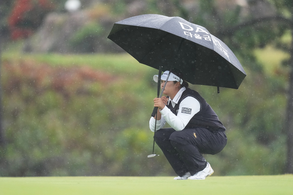 South Korea's Haeran Ryu lines up a putt on the 18th green during the third round of the LPGA BMW Ladies Championship at the Pine Beach Golf Links, in Haenam, South Korea, Saturday, Oct. 24, 2026. (AP Photo/Lee Jin-man)