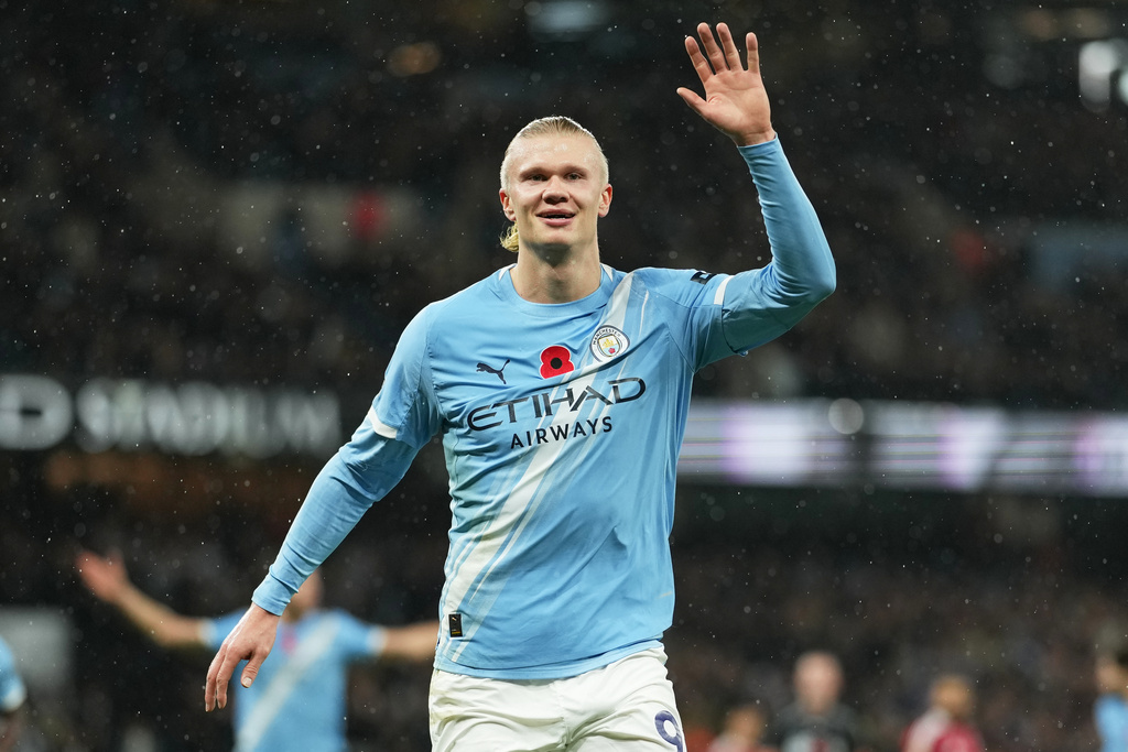 Manchester City's Erling Haaland celebrates after scoring his side's opening goal during the English Premier League soccer match between Manchester City and Liverpool in Manchester, England, Sunday, Nov. 9, 2025. (AP Photo/Jon Super)