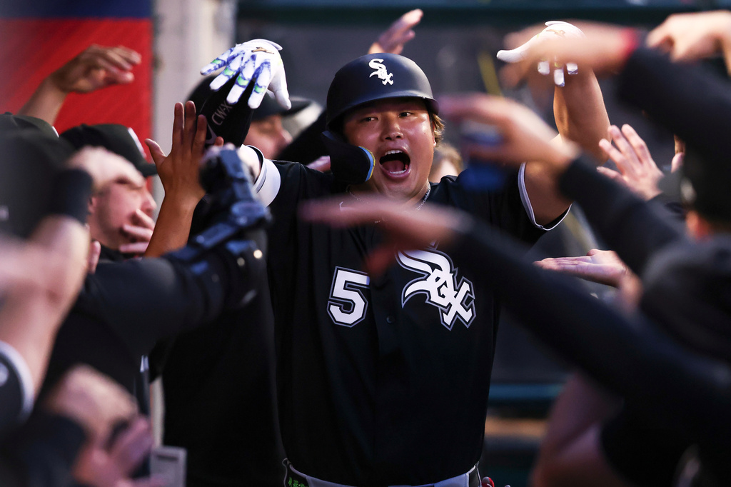 Chicago White Sox's Munetaka Murakami (5) celebrates with teammates in the dugout after hitting a home run during the fourth inning of a baseball game against the Los Angeles Angels, Monday, May 4, 2026, in Anaheim, Calif. (AP Photo/Jessie Alcheh)