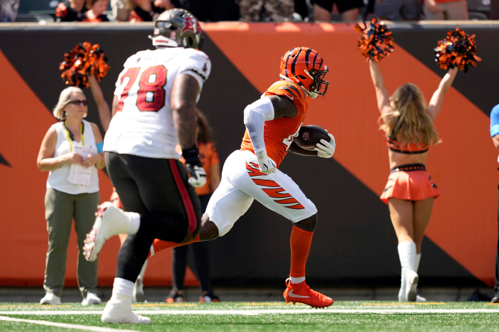 Cincinnati Bengals linebacker Demetrius Knight Jr. (44) runs for a touchdown after recovering a fumble in the first half of an NFL football game against the Tampa Bay Buccaneers Sunday, Sept. 13, 2026, in Cincinnati. (AP Photo/Carolyn Kaster)