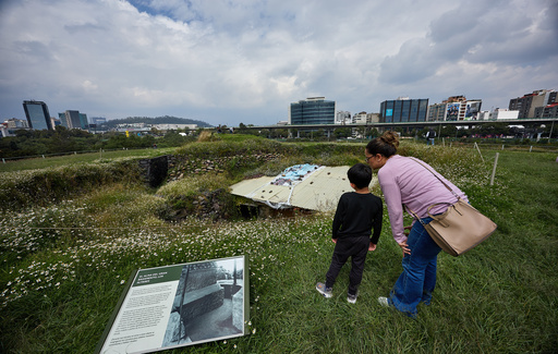 Tourists explore the Great Basement in the Cuicuilco Archaeological Zone during a tour organized by the National Institute of Anthropology and History in Mexico City, Sunday, Oct. 5, 2025. (AP Photo/Ginnette Riquelme) Tourists explore the Great Basement in the Cuicuilco Archaeological Zone during a tour organized by the National Institute of Anthropology and History in Mexico City, Sunday, Oct. 5, 2025. (AP Photo/Ginnette Riquelme)