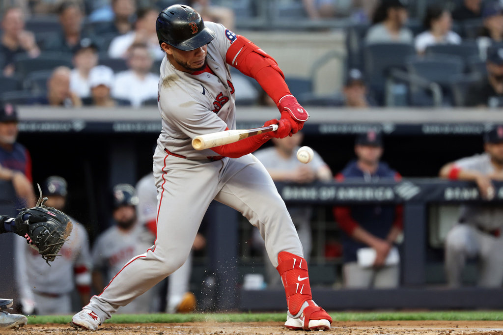 Boston Red Sox's Willson Contreras hits a run-scoring single during the third inning of a baseball game against the New York Yankees, Friday, June 5, 2026, in New York. (AP Photo/Adam Hunger)