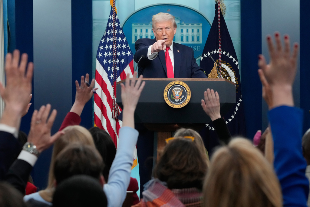 President Donald Trump calls on reporter to ask a question during a press briefing at the White House in Washington, Tuesday, Jan. 20, 2026. (AP Photo/Mark Schiefelbein)