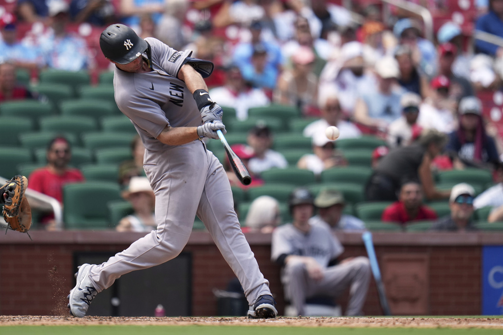 New York Yankees' Paul Goldschmidt doubles during the fourth inning of a baseball game against the St. Louis Cardinals Sunday, Aug. 17, 2025, in St. Louis. (AP Photo/Jeff Roberson)