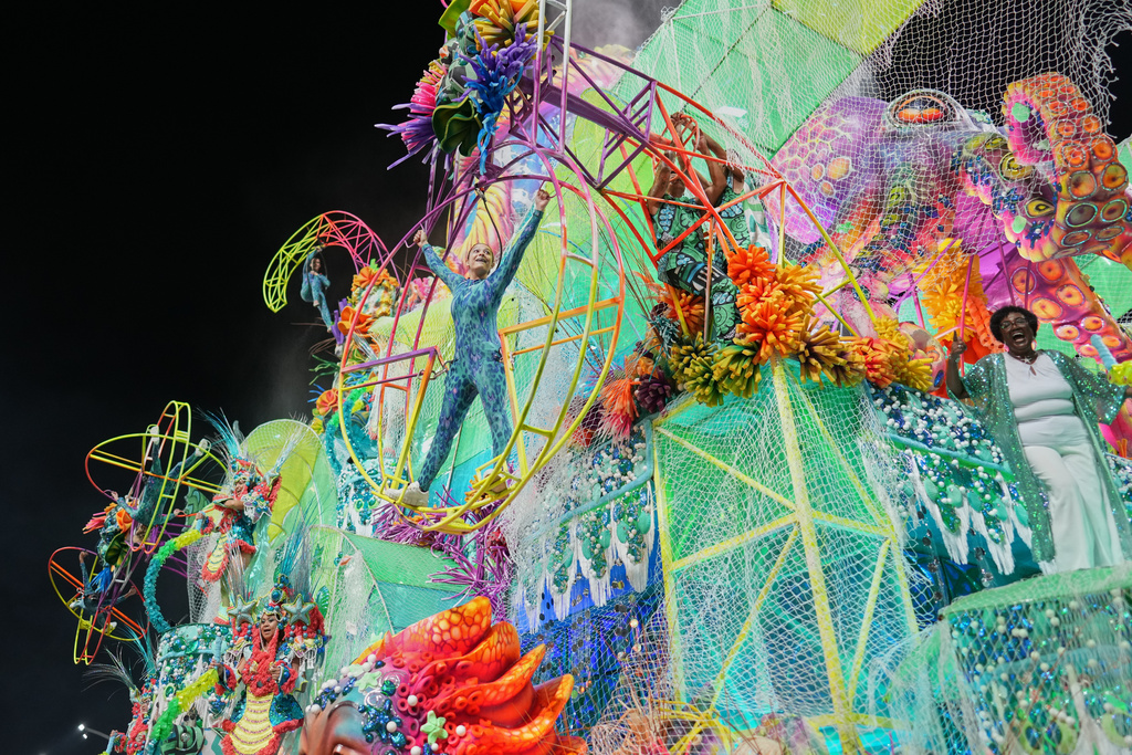 Dancers from the Mocidade Unida da Mooca samba school perform on a float during a carnival parade in Sao Paulo, Friday, Feb. 13, 2026. (AP Photo/Andre Penner)