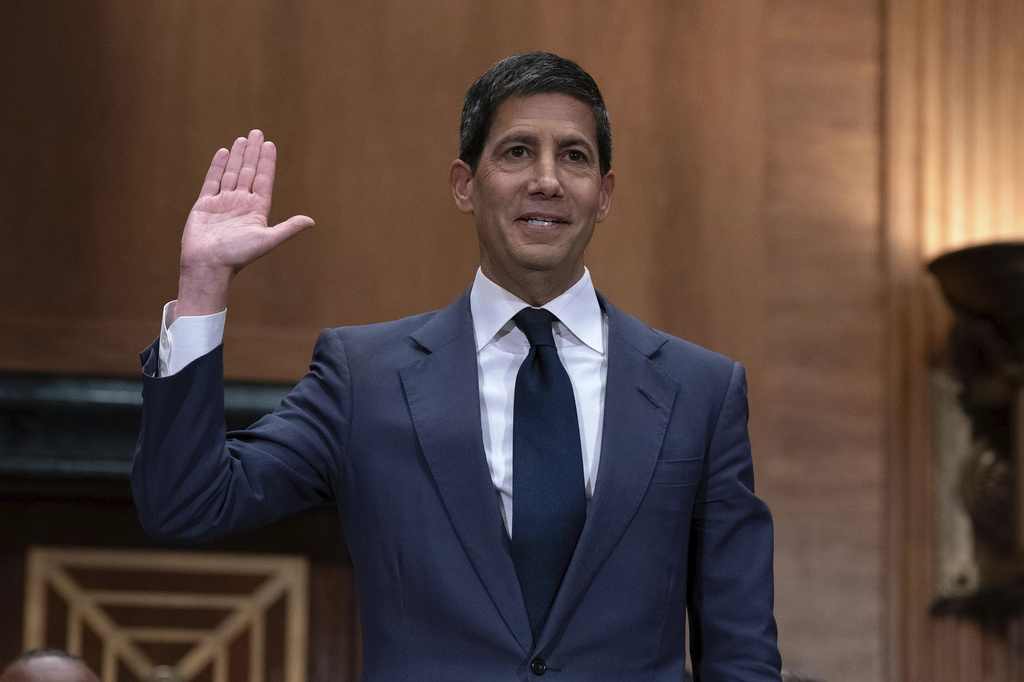 Kevin Warsh is sworn in during his nomination hearing to be a member and chairman of the Federal Reserve Board of Governors before the Senate Banking, Housing and Urban Affairs Committee on Capitol Hill, in Washington Tuesday, April 21, 2026. (AP Photo/Jose Luis Magana)