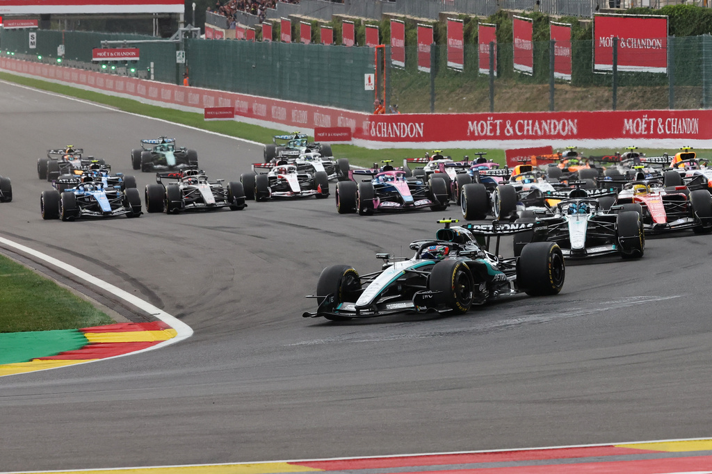Mercedes driver Andrea Kimi Antonelli of Italy, center, steers his car during the Formula One Grand Prix at the Spa-Francorchamps racetrack in Spa, Belgium, Sunday, July 19, 2026. (AP Photo/Omar Havana)
