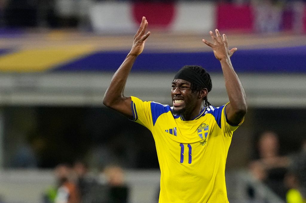 Sweden's Anthony Elanga celebrates scoring his side's opening goal against Japan during the World Cup Group F soccer match in Arlington, Texas, near Dallas, Thursday, June 25, 2026. (AP Photo/Tony Gutierrez)