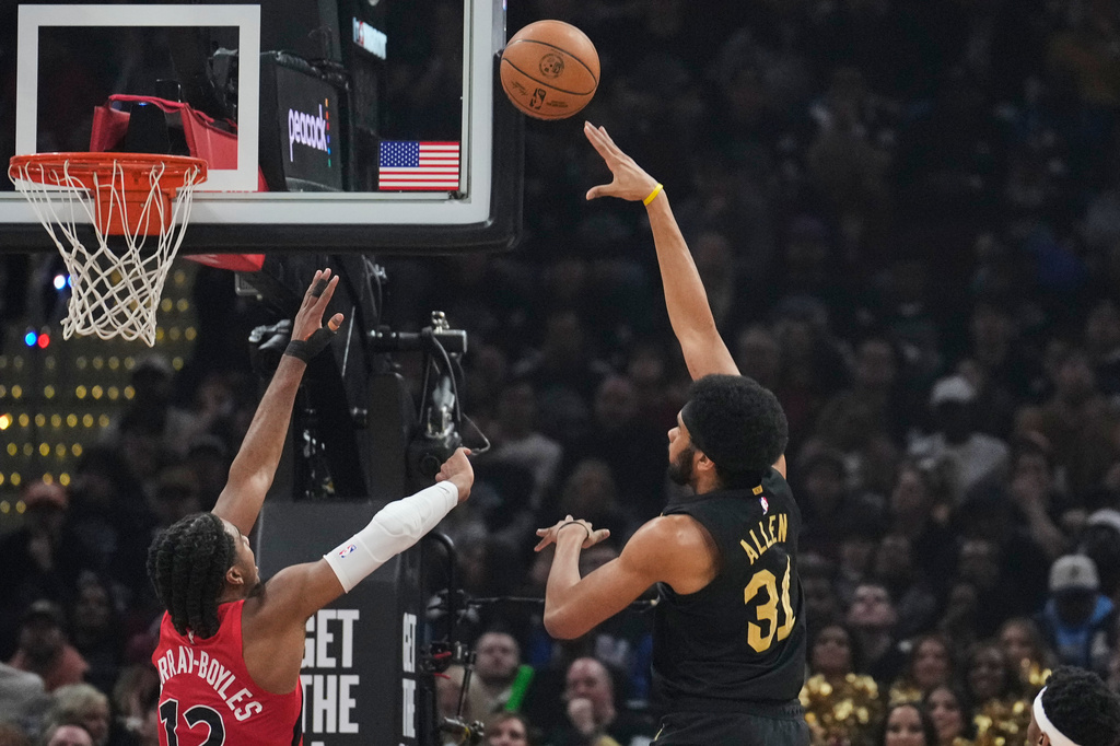 Cleveland Cavaliers center Jarrett Allen (31) shoots next to Toronto Raptors forward Collin Murray-Boyles (12) in the first half in Game 7 of a first-round NBA basketball playoffs series in Cleveland, Sunday, May 3, 2026. (AP Photo/Sue Ogrocki)