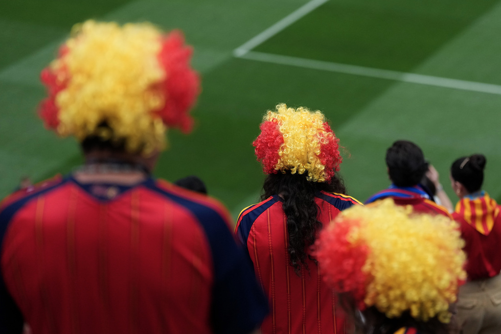 Fans of Spain wait for the World Cup round of 32 soccer match between Spain and Austria in Inglewood, Calif., near Los Angeles, Thursday, July 2, 2026. (AP Photo/Jae C. Hong)