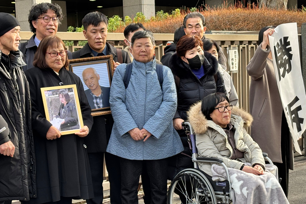 Plaintiffs, their lawyers and supporters gather outside the Tokyo District Court after winning its decision ordering North Korea to pay damages over its decades-long human rights violations after luring them to move to the North by Pyongyang's false promises of living in "paradise on Earth," on Monday, Jan. 26, 2026, in Tokyo, Japan. (AP Photo/Mari Yamaguchi)