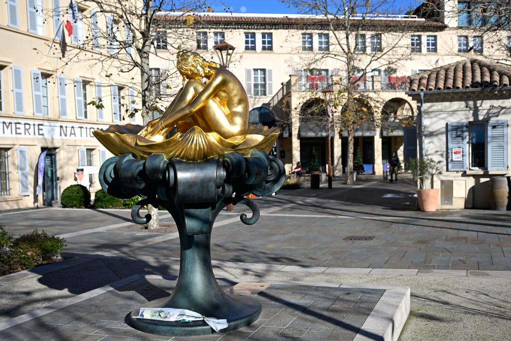 A flower lays by a statue representing actor Brigitte Bardot in Saint-Tropez, southern France, Sunday, Dec. 28, 2025 after the French 1960s sex symbol who became one of the greatest screen sirens of the 20th century and later a militant animal rights activist and far-right supporter, has died. She was 91. (AP Photo/Philippe Magoni)