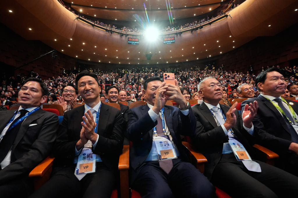 Guests applaud as President Donald Trump speaks at an Asia-Pacific Economic Cooperation (APEC) CEO luncheon in Gyoeongju, South Korea, Wednesday, Oct. 29, 2025. (AP Photo/Mark Schiefelbein)