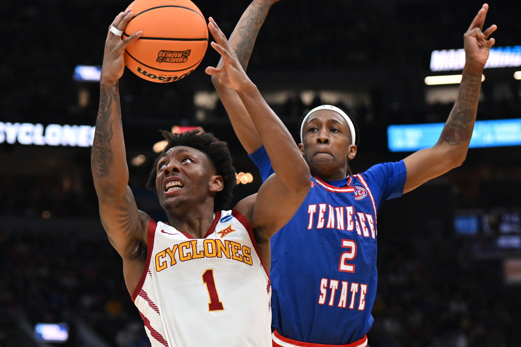 Iowa State's Jamarion Batemon (1) heads to the basket past Tennessee State's Travis Harper II (2) during the first half in the first round of the NCAA college basketball tournament, Friday, March 20, 2026, in St. Louis. (AP Photo/Ali Overstreet)