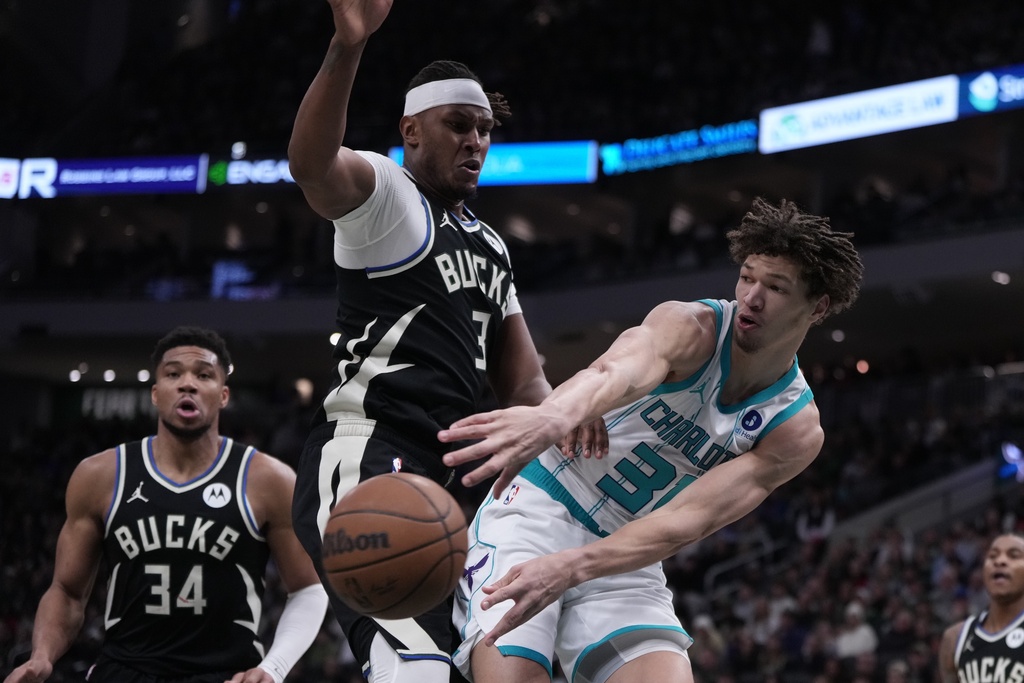 Charlotte Hornets forward Tidjane Salaun (31) passes around Milwaukee Bucks center Myles Turner (3) during the first half of an NBA basketball game Friday, Jan. 2, 2026, in Milwaukee. (AP Photo/Morry Gash)