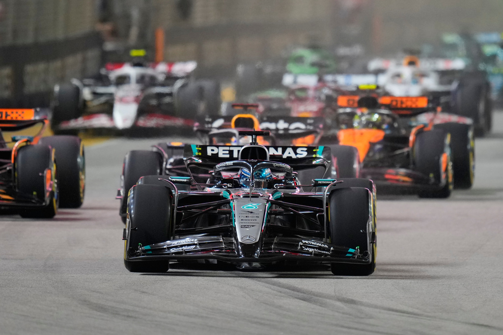 Mercedes driver George Russell of Britain leads the field after the start during the Singapore Formula One Grand Prix at the Marina Bay Street Circuit in Singapore, Sunday, Oct. 5, 2025. (AP Photo/Vincent Thian)