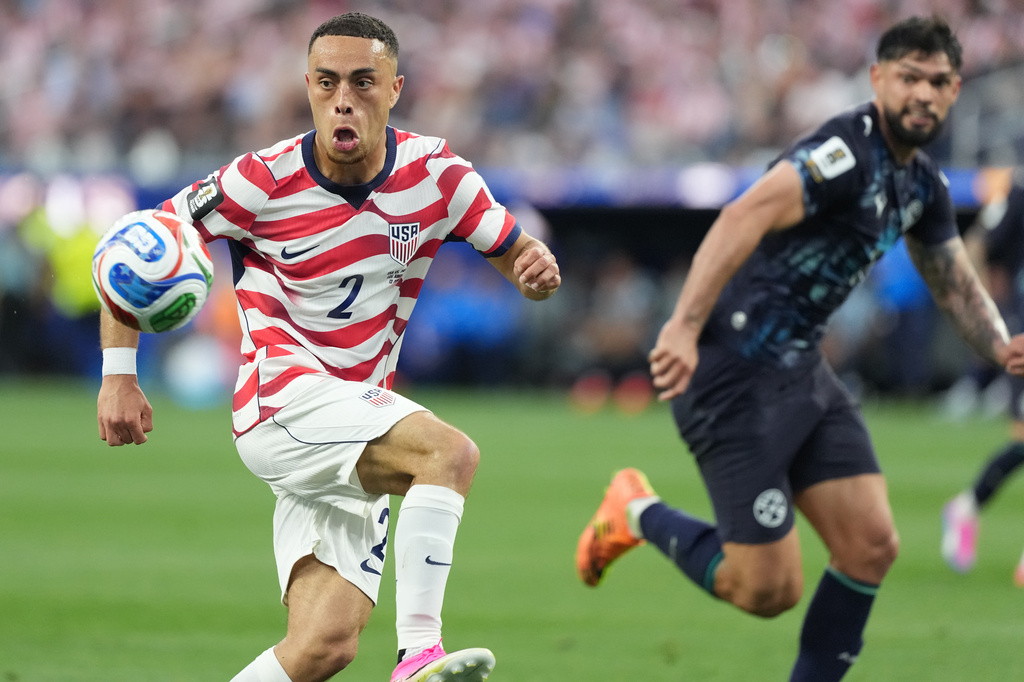 United States' Sergino Dest, left, controls a ball next to Paraguay's Omar Alderete during the World Cup Group D soccer match in Inglewood, Calif., near Los Angeles, Friday, June 12, 2026. (AP Photo/Jae C. Hong)