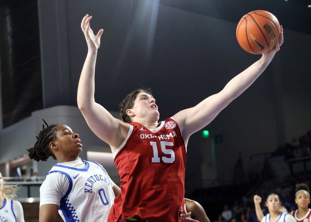 Oklahoma's Raegan Beers (15) pulls in a rebound near Kentucky's Jordan Obi (0) during the first quarter of an NCAA college basketball game in Lexington, Ky., Sunday, Jan. 11, 2026. (AP Photo/James Crisp)