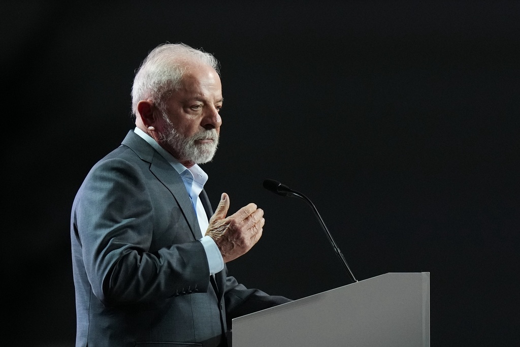 Brazil President Luiz Inacio Lula da Silva speaks during a plenary session at the COP30 U.N. Climate Summit, Monday, Nov. 10, 2025, in Belem, Brazil. (AP Photo/Fernando Llano)